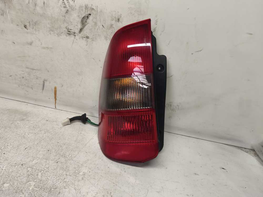 FEU ARRIERE GAUCHE MITSUBISHI - Vue 1